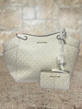 Michael Kors Chain Tote & Wallet Set MK Signature Logo Pale Gold/Cream